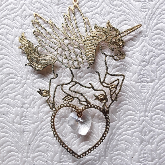 Vintage 1980's Goldtone Delicate Unicorn Ornament w/ Clear Dangle Heart - Picture 2 of 5